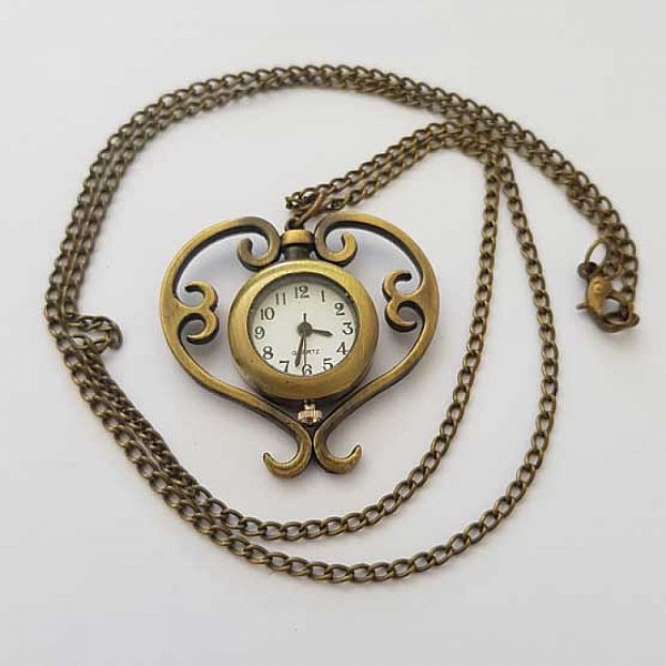 Antikk hjerteklokke i bronse med kjede og kjetting