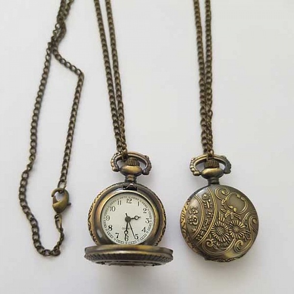 Antikk bronse stjernekileklokke med kjetting