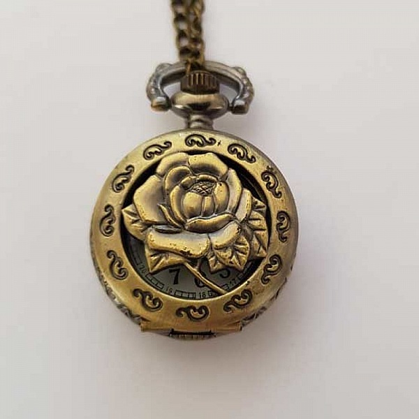 Blomst 03 Antikk bronse Gousset klokke med kjede