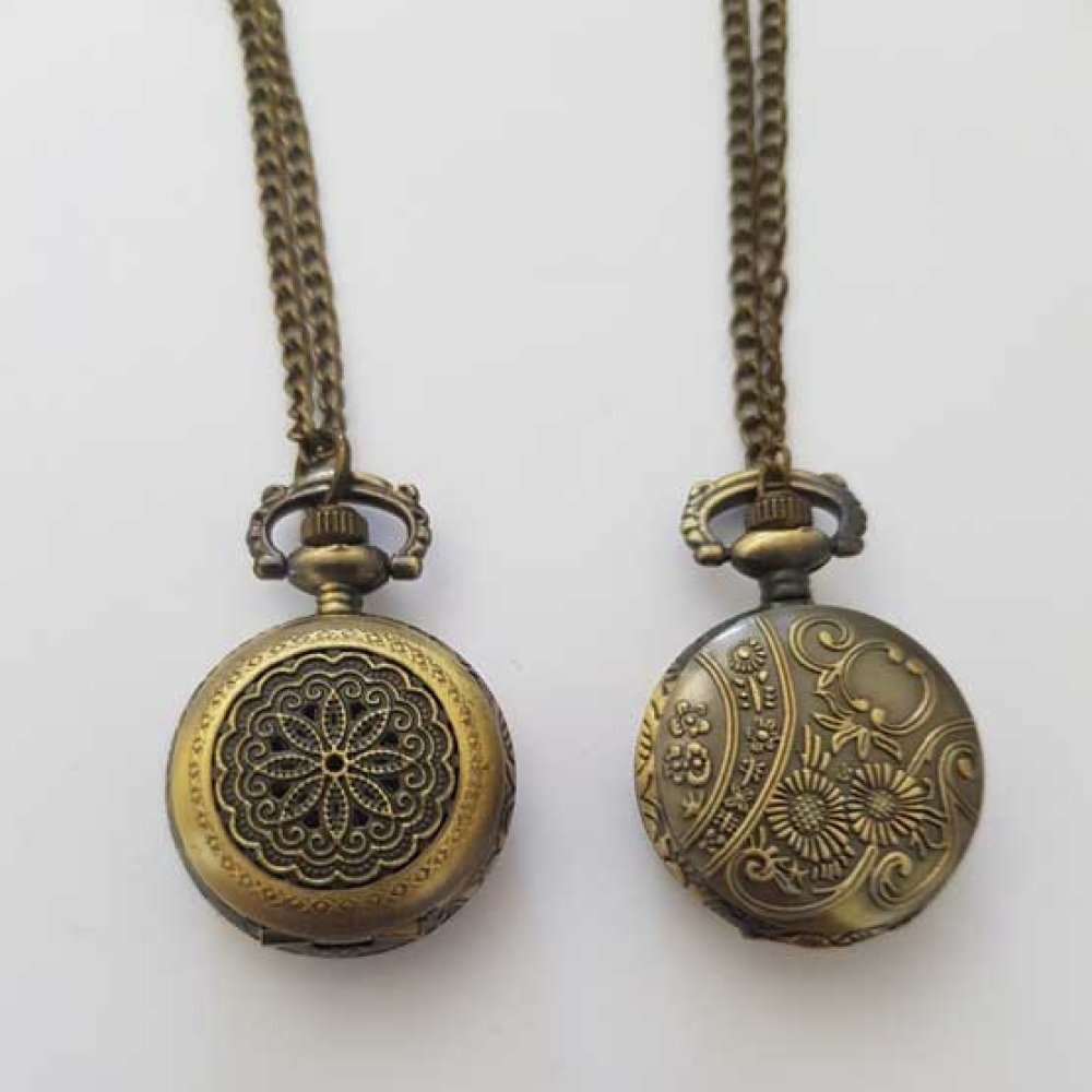 Blomst 02 Antikk bronse Gousset klokke med kjede