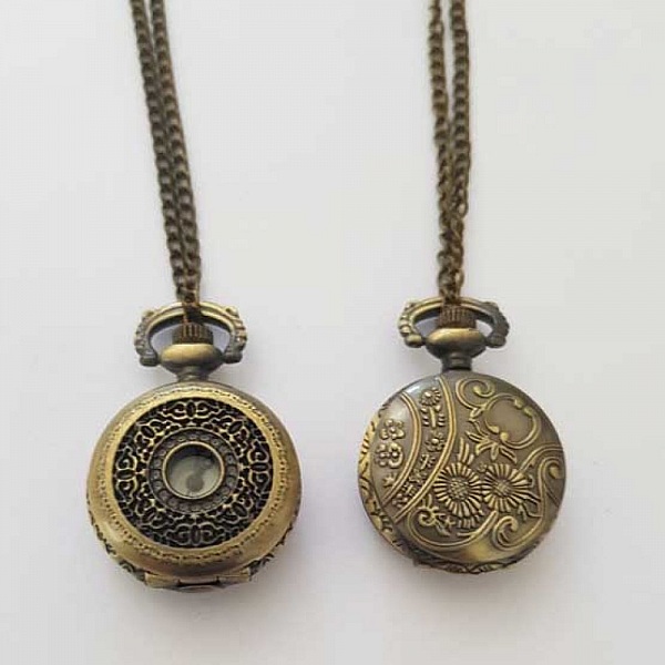 Round 01 Antikk bronse kile klokke med kjede