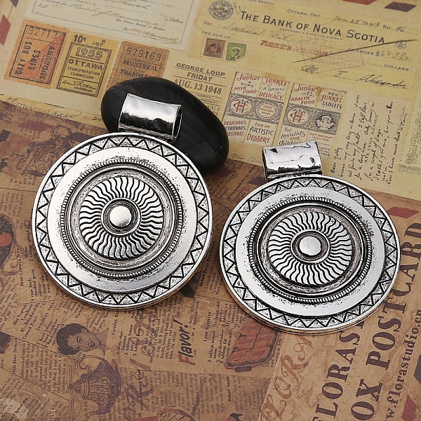 Pendentif N&deg;001-B en Alliage Rond Fleur Creux Argent Vieilli 77 mm x 64 mm