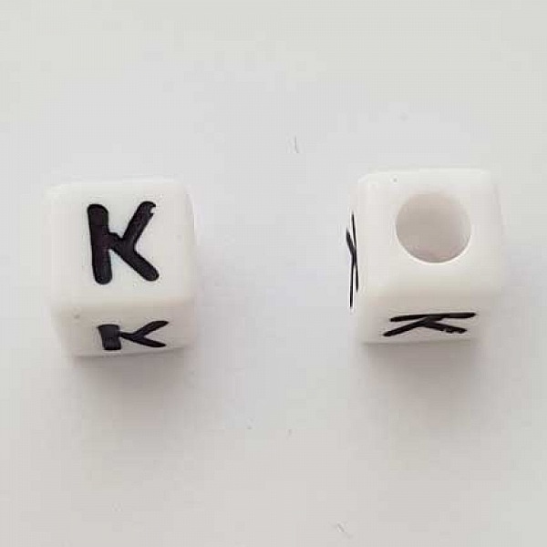 Perle Carr&eacute; Lettre K Blanc Noir 8mm