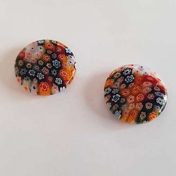 Perles galets en verre fantaisie avec motifs de fleurs.