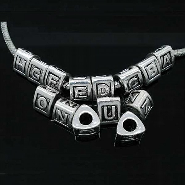 Perle triangle charms alphabet N&deg;02 lettre K m&eacute;tal argent&eacute; 8x9 mm