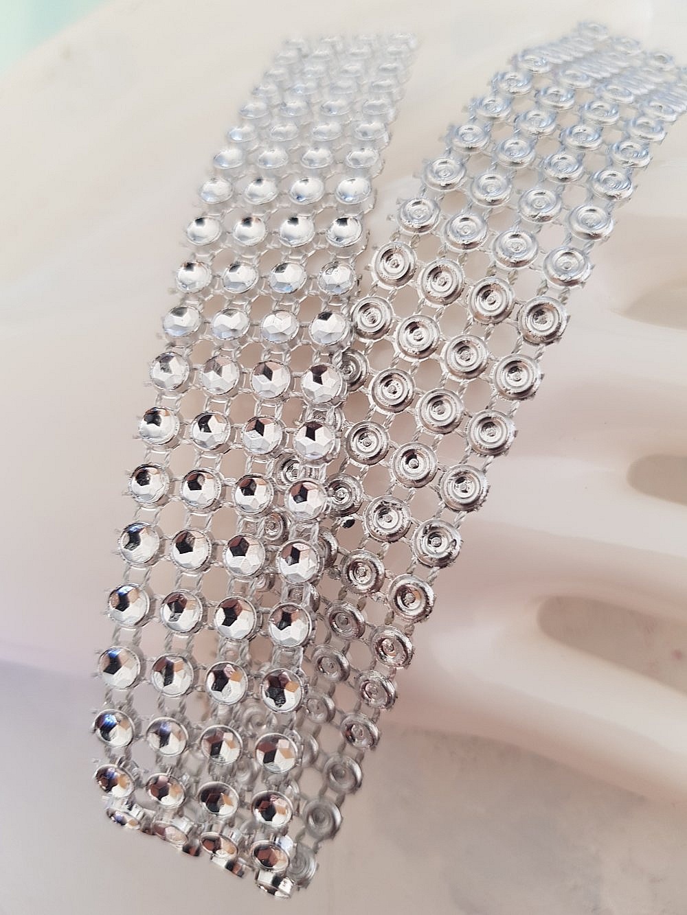 S&oslash;lv Strassb&aring;nd per 0,22 cm per 2 stykker.