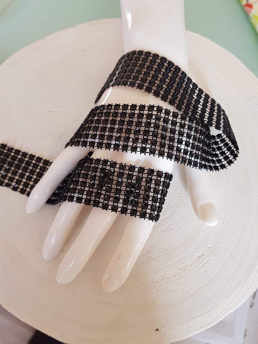 Strassb&aring;nd svart per 0,50 cm.