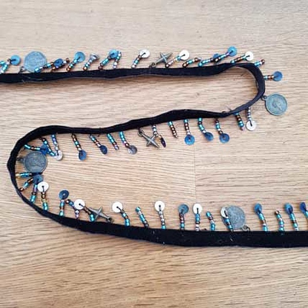 Ruban noir sequin m&eacute;daille perle N&deg;01