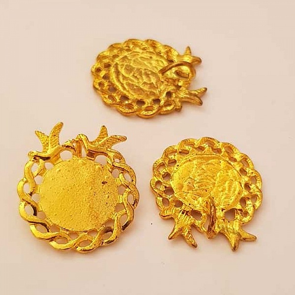 Support cabochon rond 18 mm Dor&eacute; N&deg;02