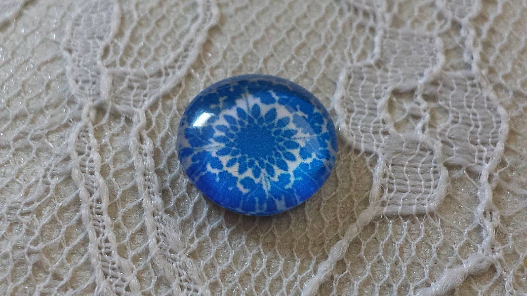 glass cabochon rund 12mm bl&aring; blomst 038 