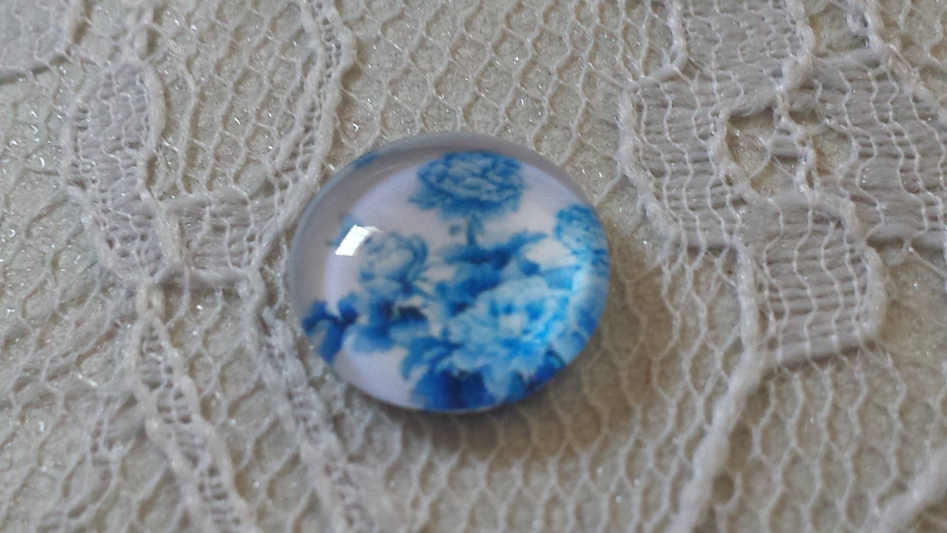 glass cabochon rund 12 mm blå blomst 016 