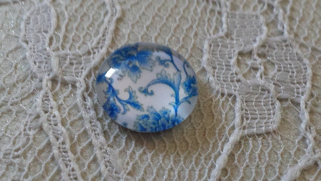 glass cabochon rund 12mm bl&aring; blomst 012 