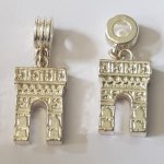Triumfbuen sølvbelagt charm