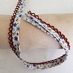 80 cm multiblomst og blonder skråbånd N°04