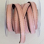 Flatt kalveskinn 10 mm x 20 cm Sydd 2 tråder.