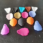 15 Lucite Strawberry Leaves assortert