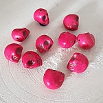 Lot 14 Howlite tonede hodeskaller 18 mm