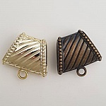 2 skjerfsløyfer nr. 66.