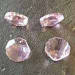 Anheng i fasettert glassskall N°01-01