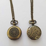 Blomst 02 Antikk bronse Gousset klokke med kjede