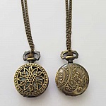 Fleur 01 Bronse Antikk Gousset klokke med kjede