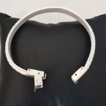 Lær 10 mm rød kule med nikkelfri kulekjede pr. 20 cm.