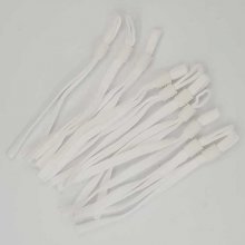 10 Hvite elastiske bånd med justerbar spenne for feste av masken. N°02.