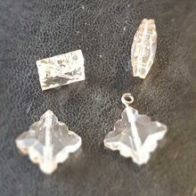 Firkantet anheng i glass med fasetter N°01-01