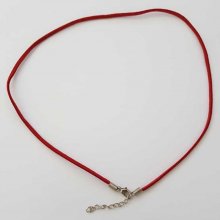 1 rød semsket choker 51 cm med karabinkrok med karabinlås
