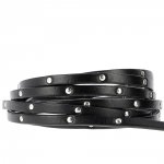 Svart skinn 05 mm Nitte per 20 cm