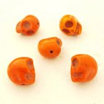 Lot 04 Howlite tonede hodeskaller 18 mm