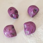 Lot 10 Howlite tonede hodeskaller 18 mm