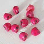 Lot 16 Howlite farget hodeskaller 18 mm