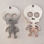 Amulett med hodeskalle og korslagte bein N°08