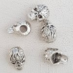 Hodeskalle og korslagte bein amulett nr. 19