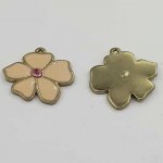 Blomst Metall Emalje 25 mm Krem