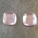 Kvadratisk anheng i fasettert glass N°02-01
