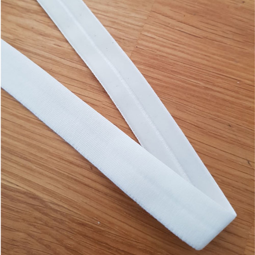 Elastisk hvit fancy 17 mm 02