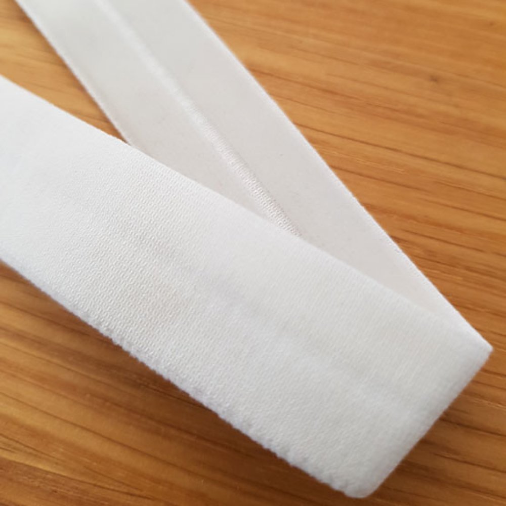 Elastisk hvit fancy 17 mm 02
