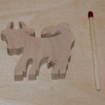 Miniatyr trefigur av ku for å dekorere