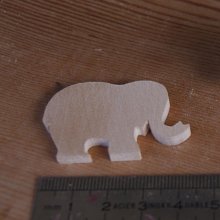 miniatyr elefantfigur 3 mm utsmykning for å male og lime massivt tre håndlaget