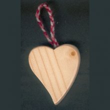 Lite skråstilt trehjerte for å henge opp Saint Valentine
