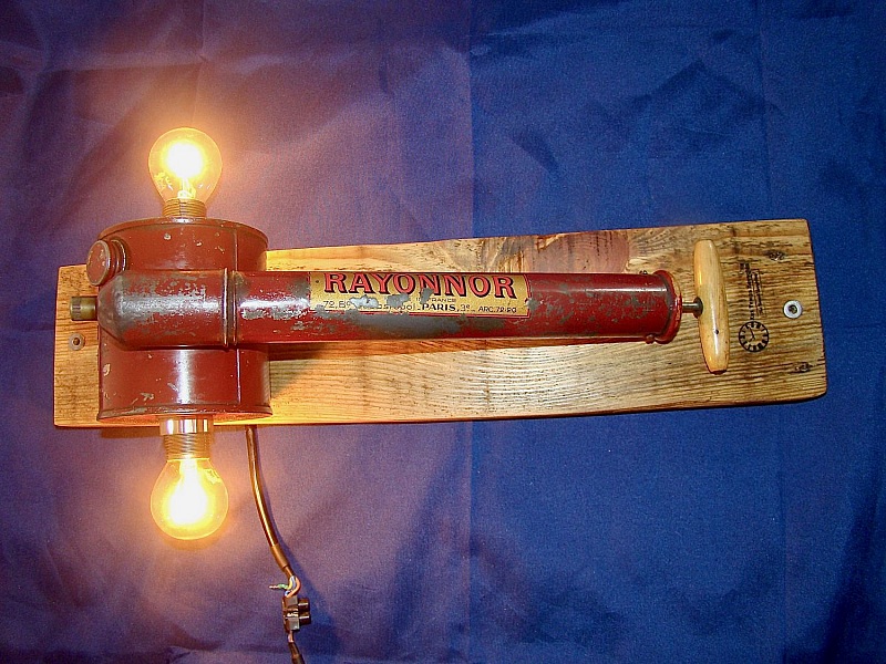 Applique ancien pulv&eacute;risateur &agrave; cire liquide 