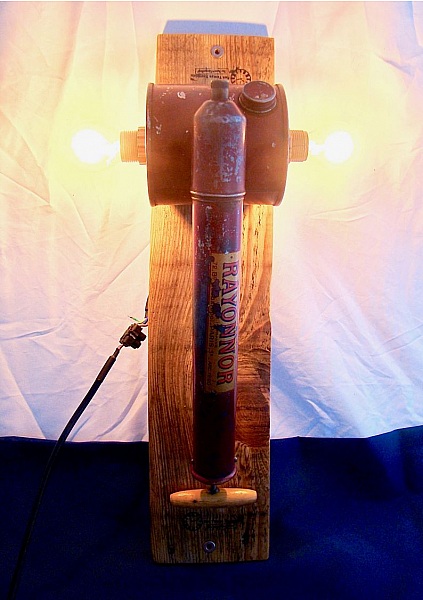 Applique ancien pulv&eacute;risateur &agrave; cire liquide 