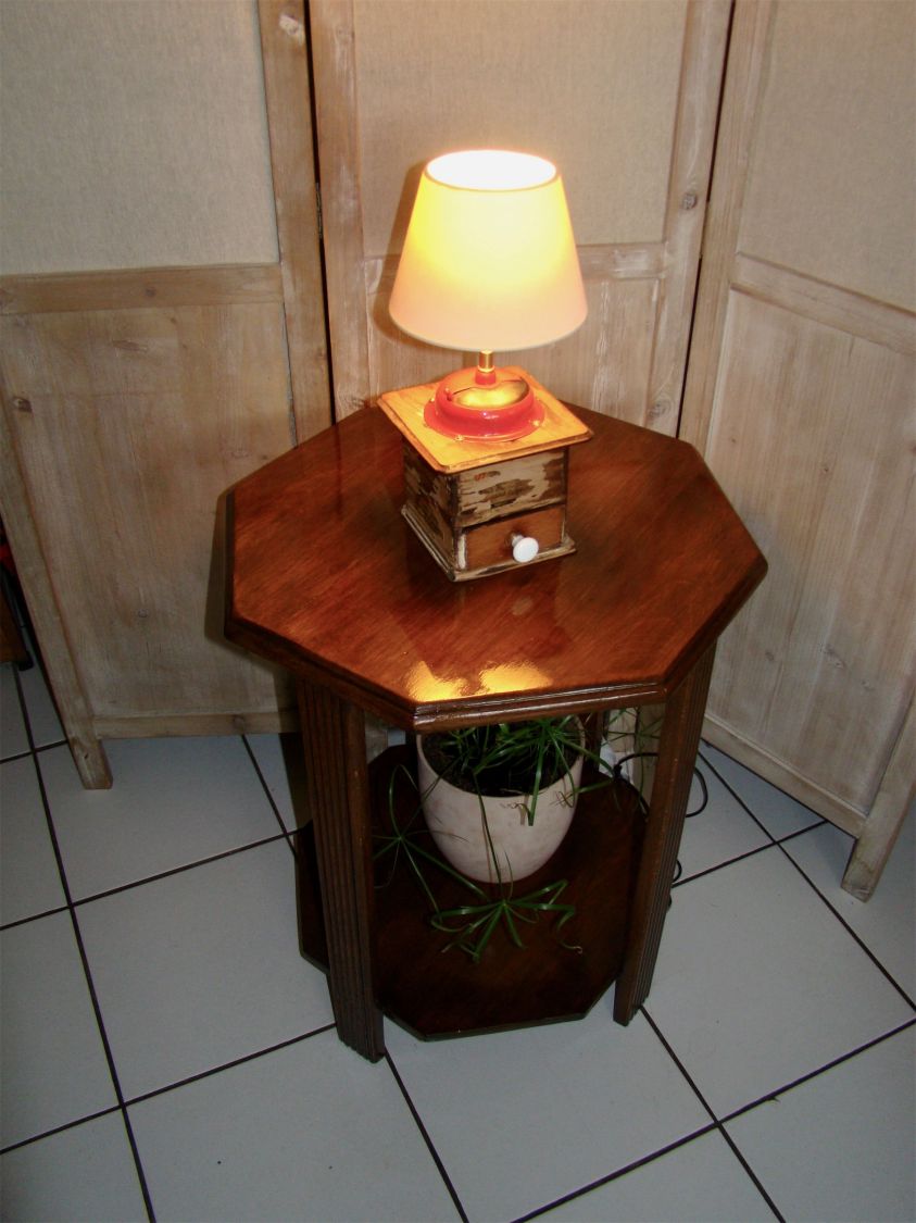 Antikk kaffekvern lampe rød 
