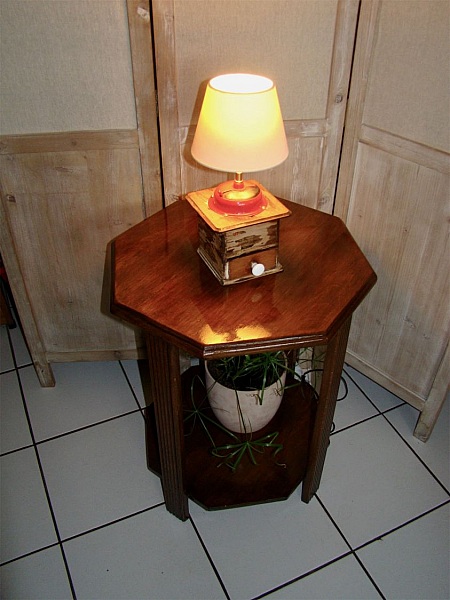 Antikk kaffekvern lampe r&oslash;d 