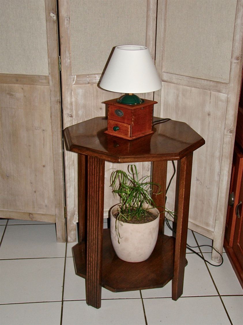 Gammel grønn kaffemøllelampe