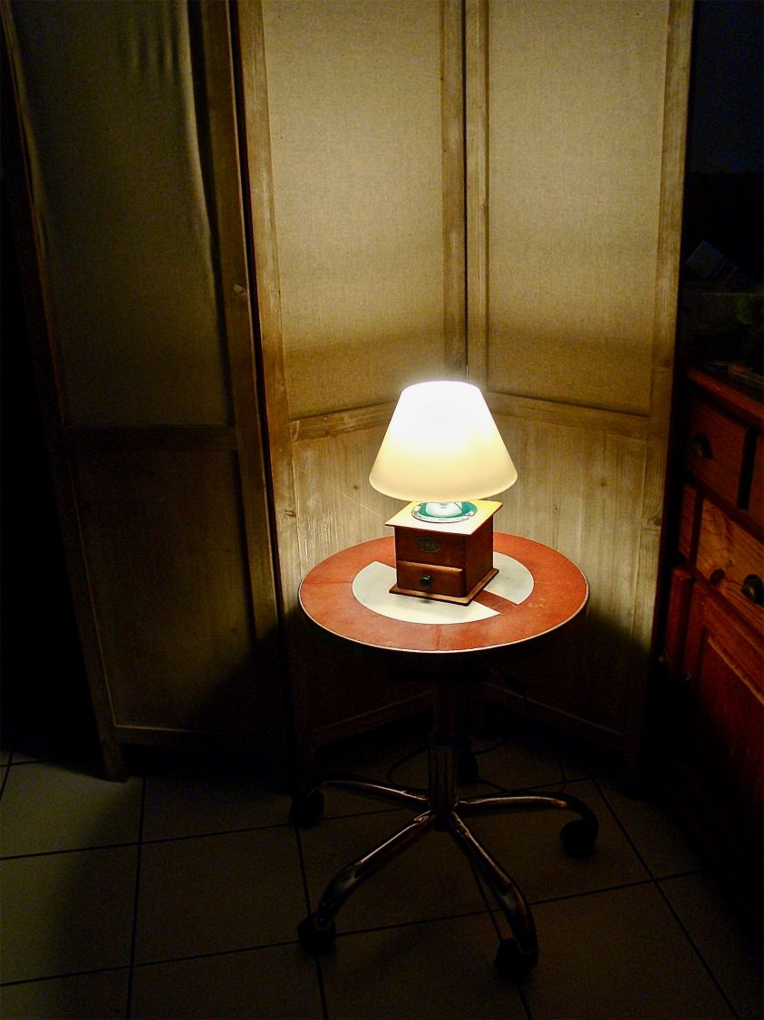 Gammel grønn kaffemøllelampe