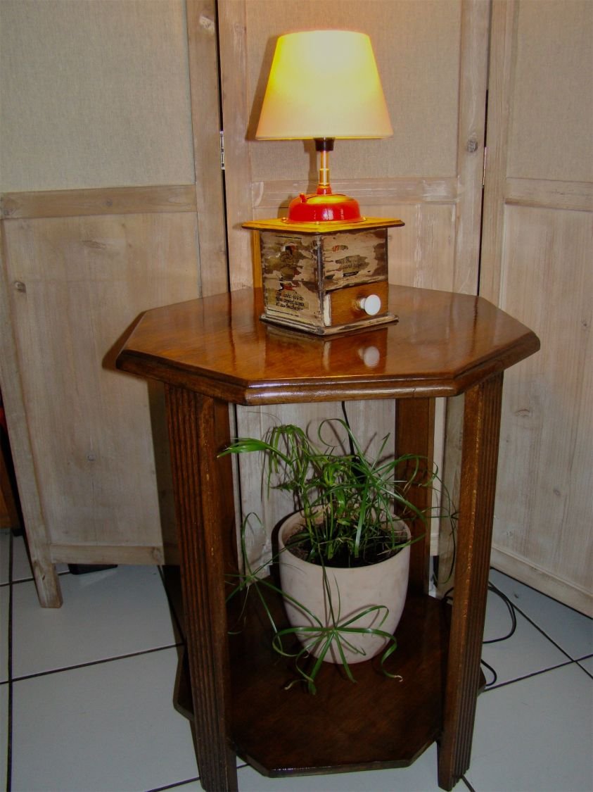 Antikk kaffekvern lampe rød 