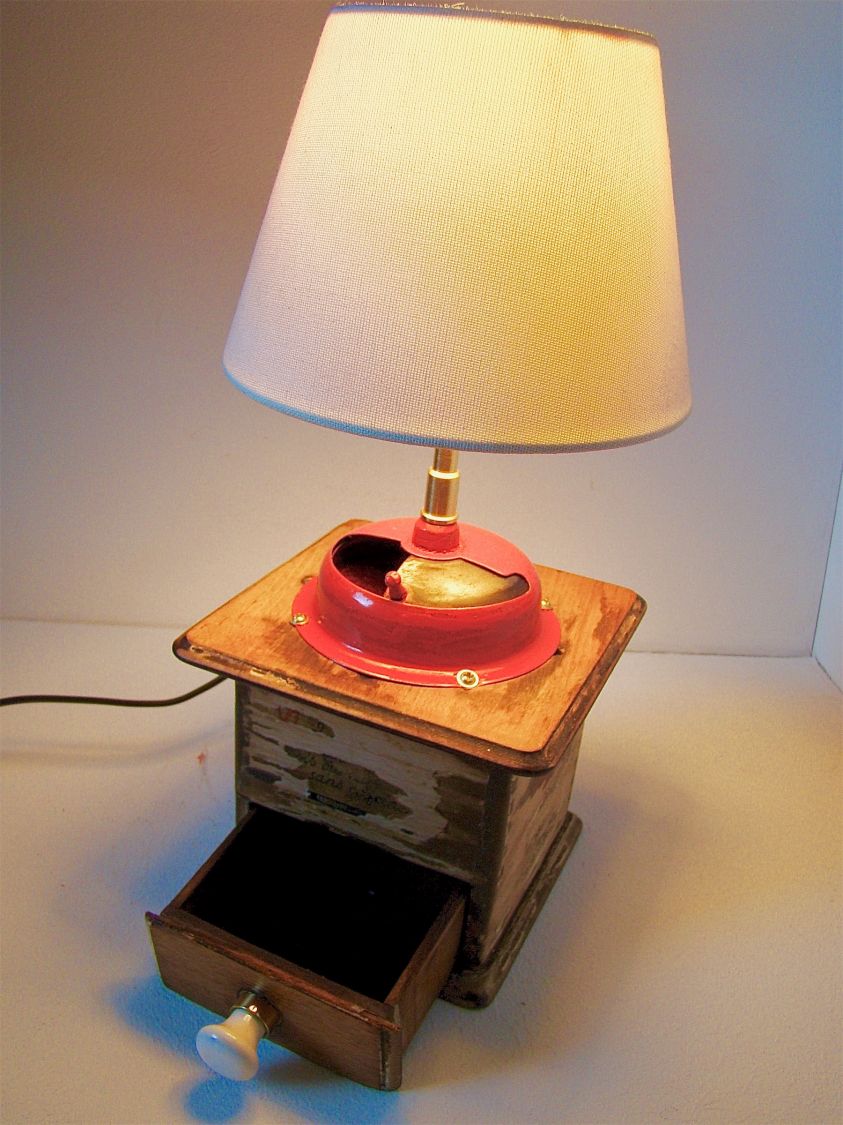 Antikk kaffekvern lampe rød 